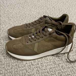 Vince Olive Sneakers
